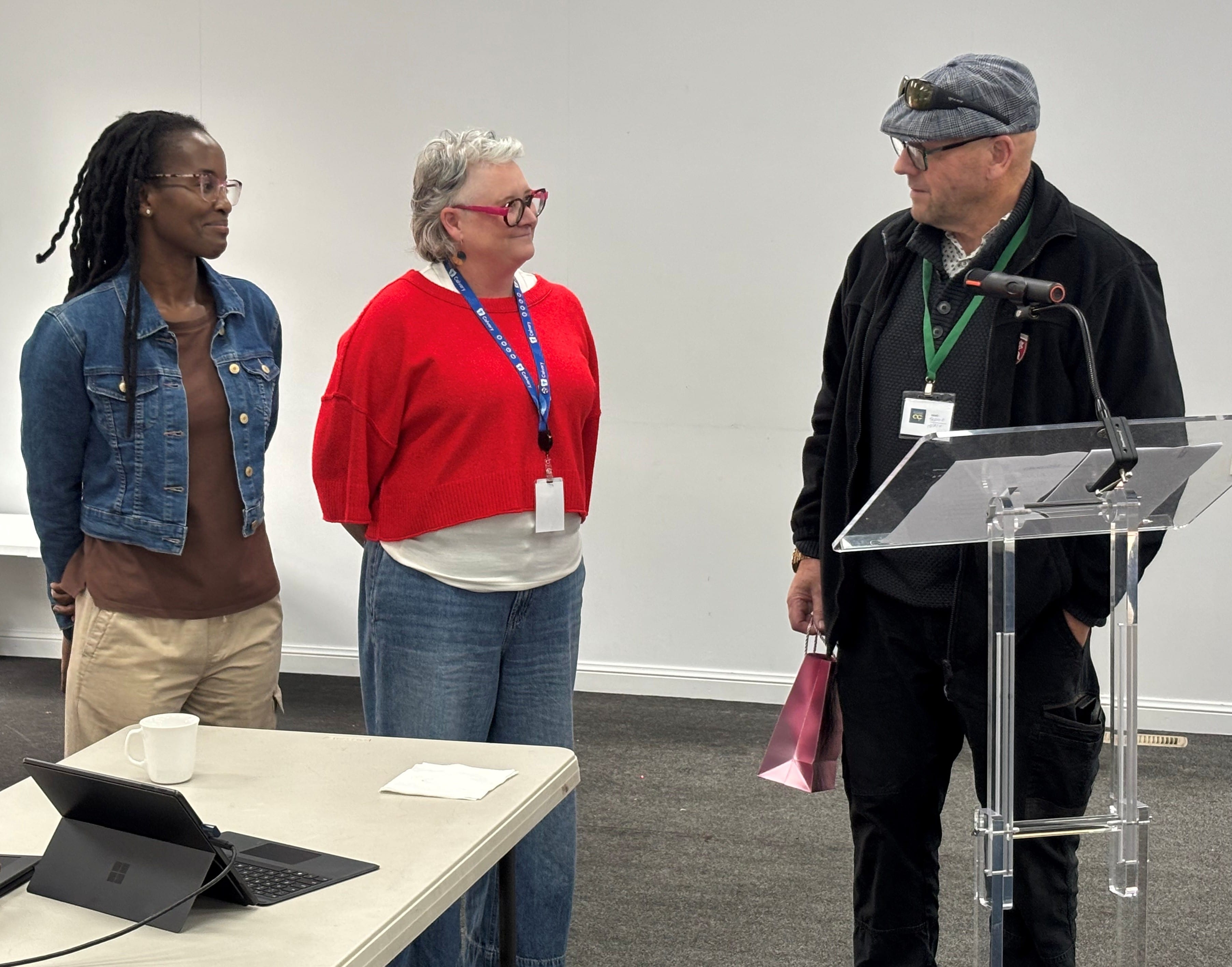 Belinda Waugh and Fiona Nyangu of the Calvary Riverina Drug and Alcohol Centre speaking with a member at the September ACNSW meeting